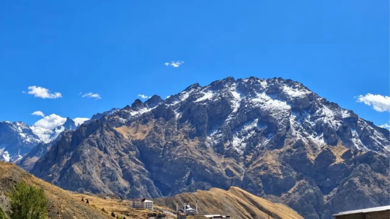 Hakkari’de ekim ayında kar sürprizi