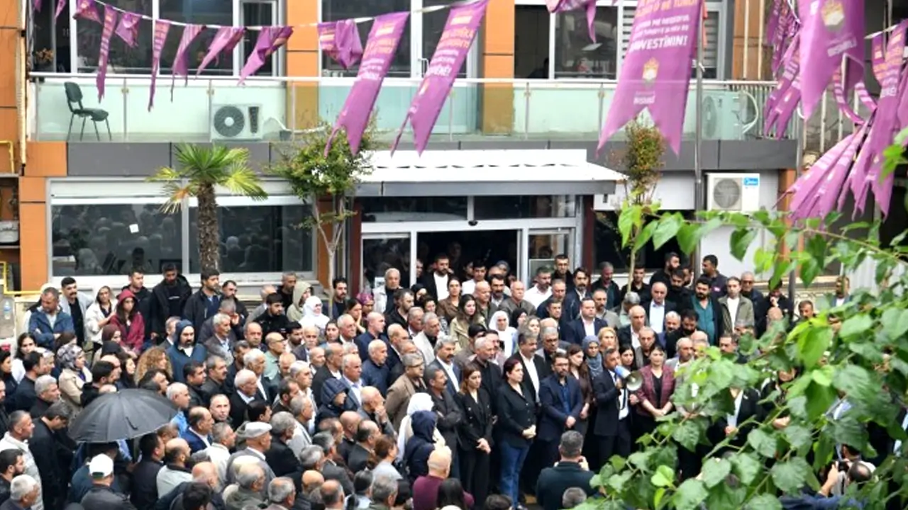 Diyarbakır’da Belediye binasına saldırı girişimi