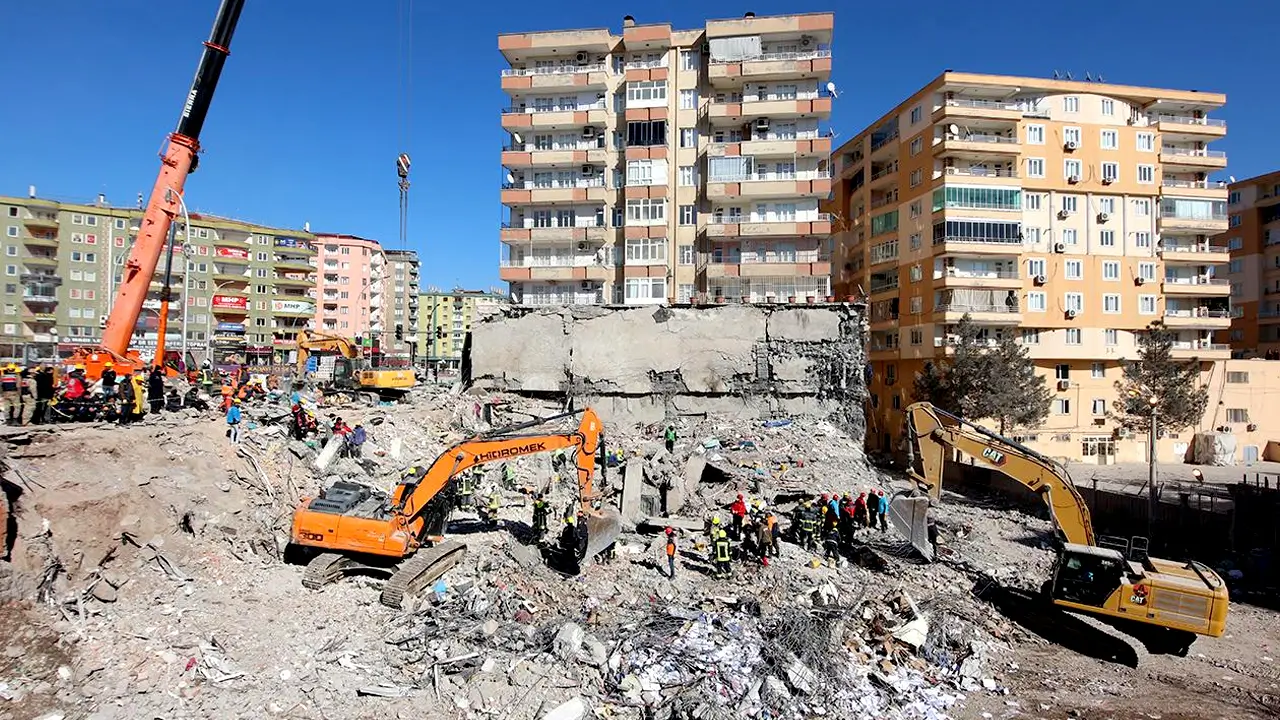 Diyarbakır’da depremde 77 kişi ölmüştü: Ertelendi