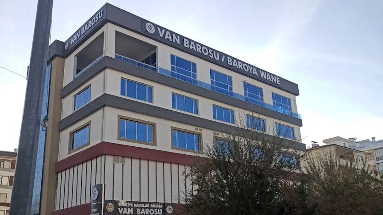 Van Barosu’nda Özaraz yeniden başkan seçildi