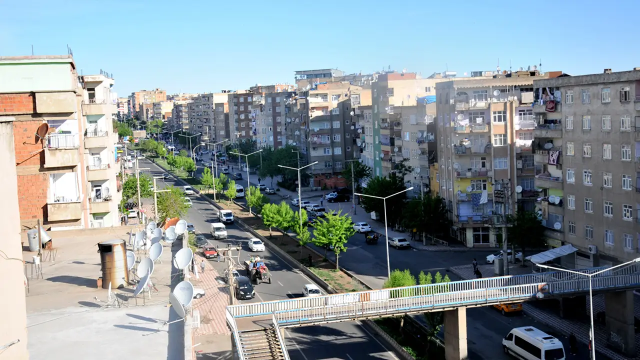 Diyarbakır’da üç cadde trafiğe kapatıldı
