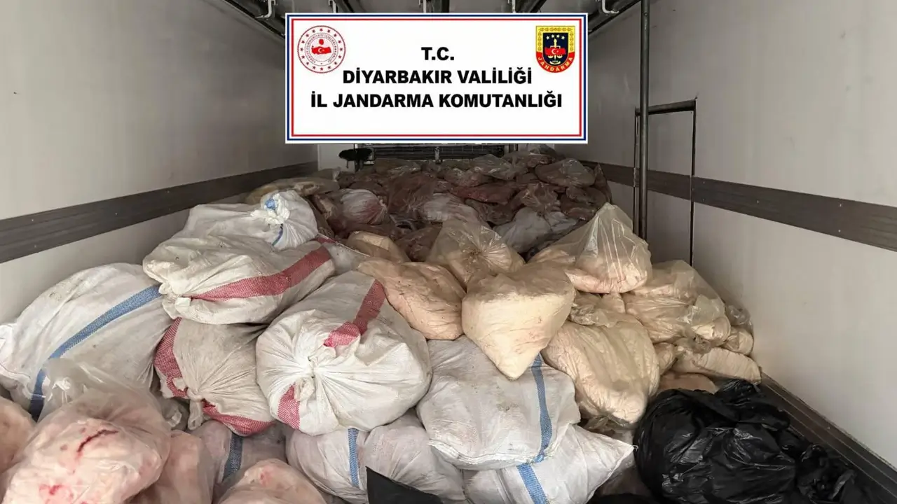 Diyarbakır’da 8 ton iç yağ ele geçirildi