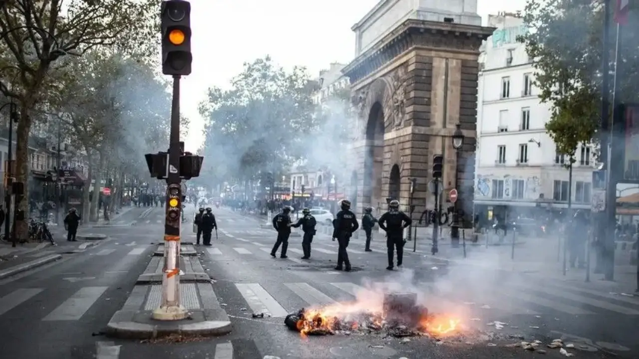 Macron’dan Fransa’da sendika dışı eylemleri yasaklama kararı