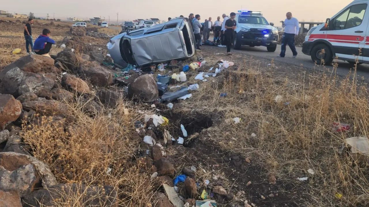 Şırnak'ta şarampole devrilen kamyonetteki 5 kişi yaralandı
