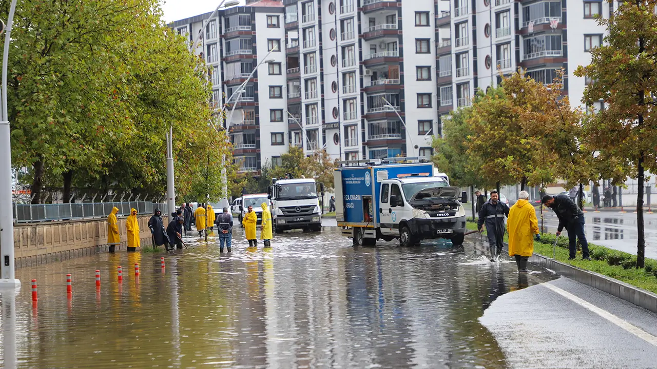 DİSKİ: Ani yağış tahliye kapasitesini aştı