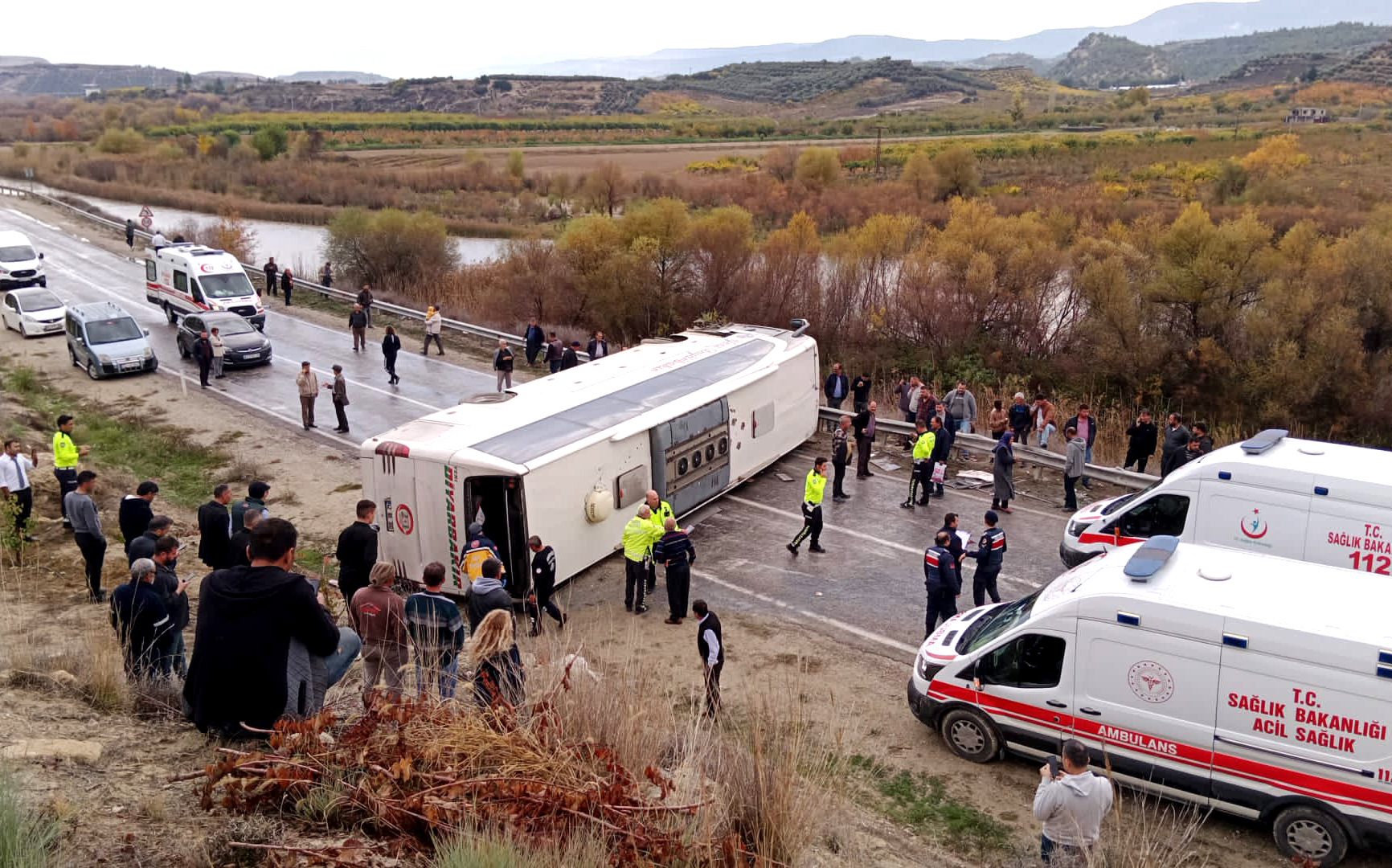 Diyarbakır yolcu otobüsü kaza yaptı: Çok sayıda yaralı var