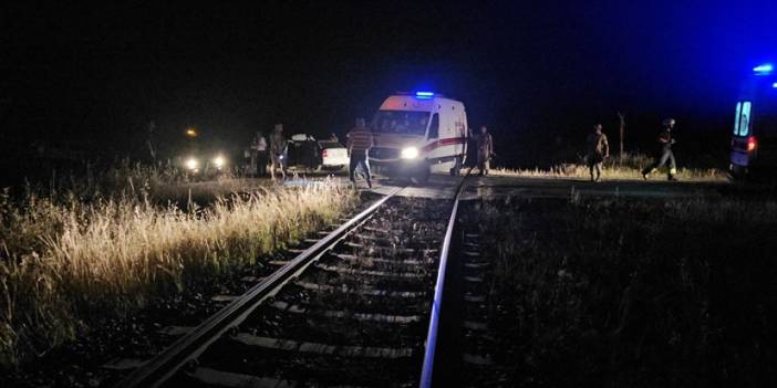 Diyarbakır’da tren otomobile çarptı: 2 yaralı