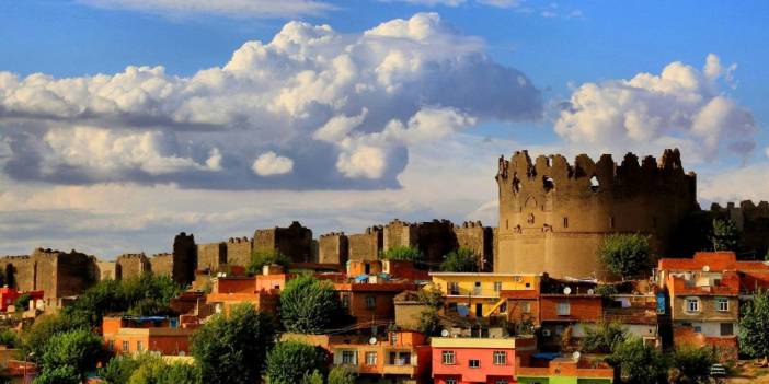 Diyarbakır Büyükşehir’den turistlere 6 dilde hizmet