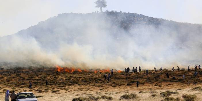 Diyarbakır Çınar’da çıkan yangın kontrol altına alınmaya çalışılıyor