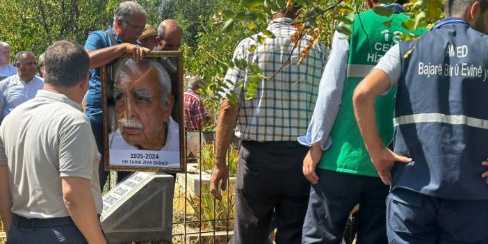 Tarık Ziya Ekinci'nin cenazesi Diyarbakır'da toprağa verildi