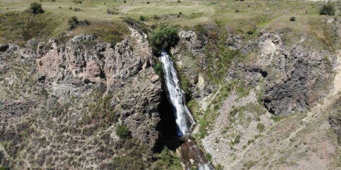 Susuz şelalesi, turizme kazandırılmayı bekliyor