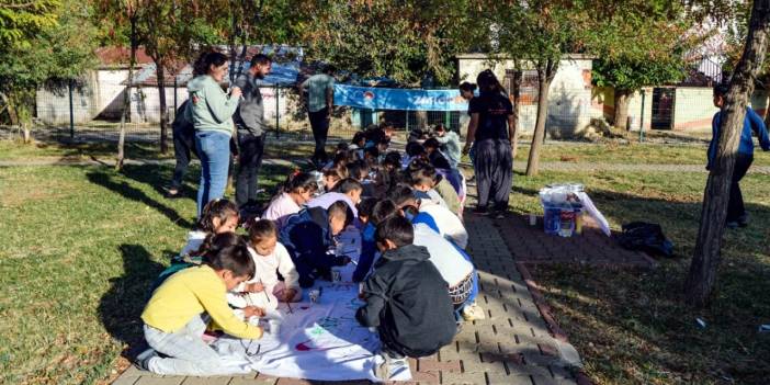 Diyarbakır’da çocuklar için sanat atölyesi düzenlendi