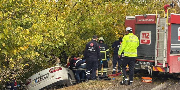 Otomobil önce çarptı sonra yoldan çıktı: 3 kişi yaşamını yitirdi