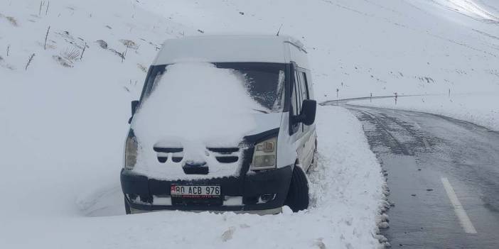 Van'da kar yağışı ve sis trafiği olumsuz etkiledi