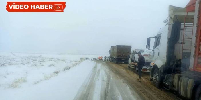 VİDEO- Kardan kapanan Diyarbakır yolu açıldı