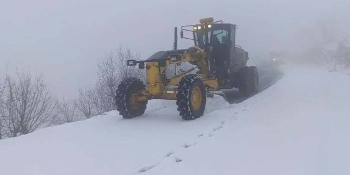 Diyarbakır'da karla mücadele: 105 kilometrelik yol ulaşıma açıldı