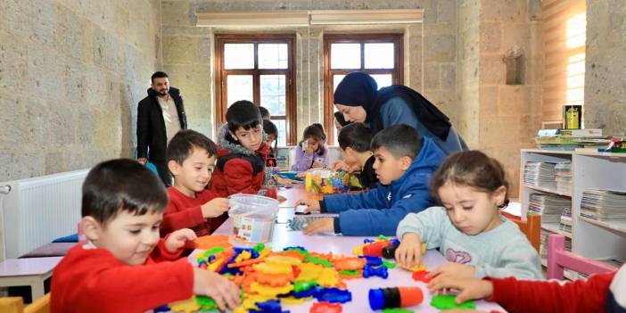 Bitlis'te ‘Annemle Kütüphanedeyim' projesi başladı