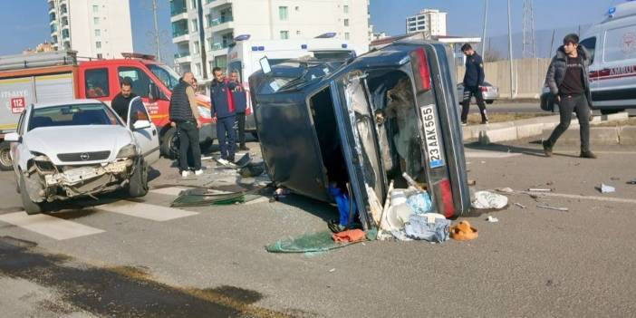 Diyarbakır’da iki otomobil çarpıştı: 1’i çocuk 4 yaralı