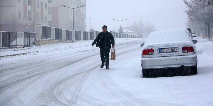 Van'da yoğun kar yağışı etkili oldu