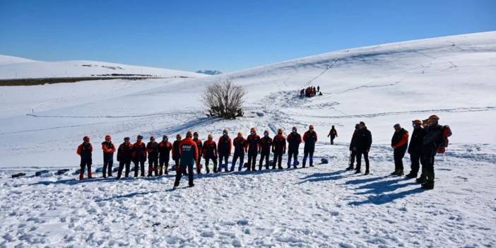 Diyarbakır ekibi Van’da çığ riskine karşı eğitimler alıyor