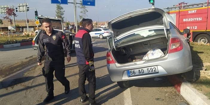 Siirt'te iki otomobilin çarpışması sonucu 3 kişi yaralandı