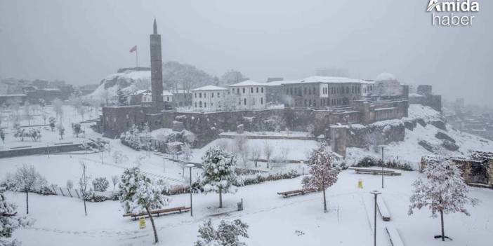 Diyarbakır’da kar yağışı başladı