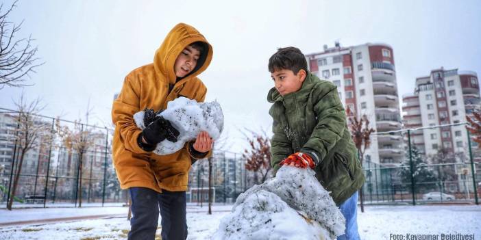 Diyarbakırlı çocuklarda kar sevinci: Doyasıya eğlendiler