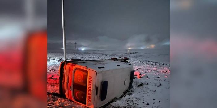 Siverek’te ambulans şarampole devrildi