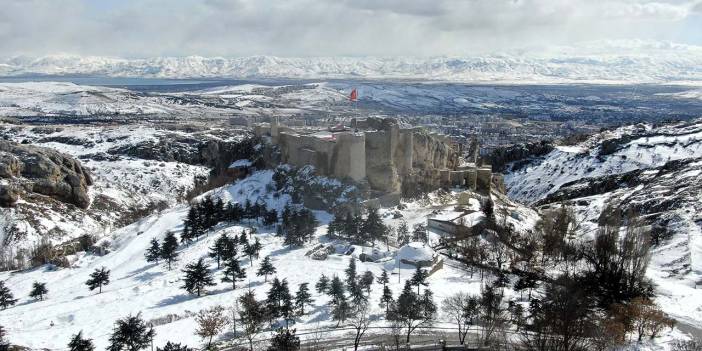 Elazığ’da kar yağışı sonrası kartpostallık görüntüler oluştu