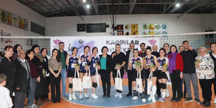 Diyarbakır Barosu voleybol turnuvasında şampiyon oldu