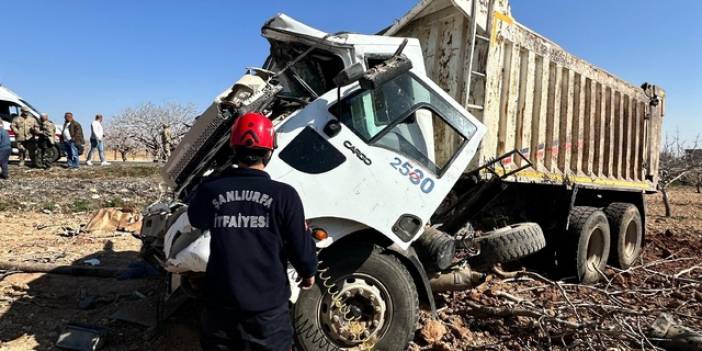 Şanlıurfa'da devrilen kamyondaki 2 kişi yaralandı