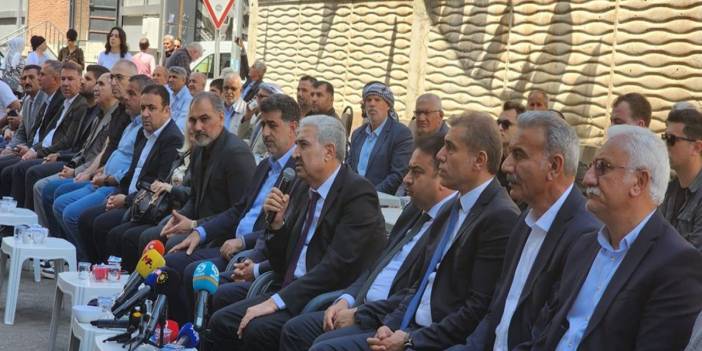 Diyarbakır’da DEM Partiye taziye: Başkan Kur'an okudu
