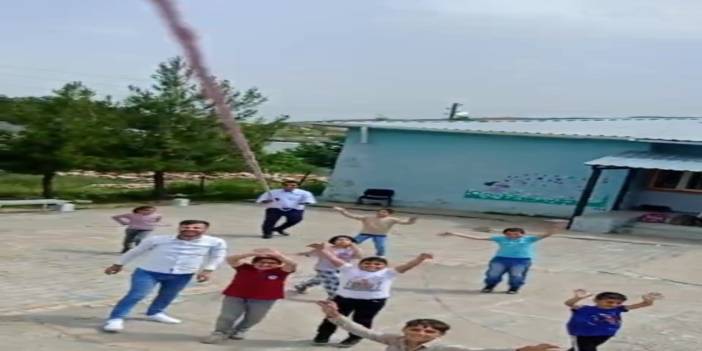 Şiirt'te öğrenciler dron istedi, öğretmenler uçurtmadan yaptı