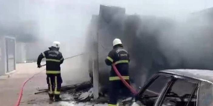 Kahramanmaraş’ta korkutan yandın: 5 konteyner ile 1 otomobil yandı