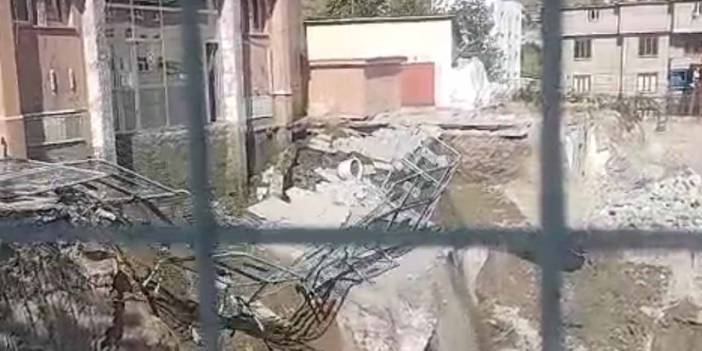 Hakkari'de adliye binasının girişi çöktü