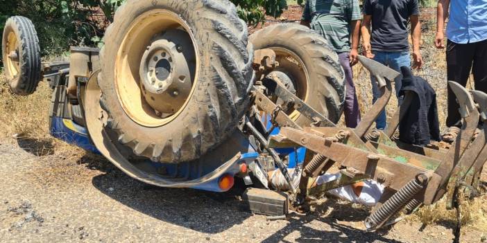 Gaziantep'te feci kaza: Traktör sürücüsü altında kaldı