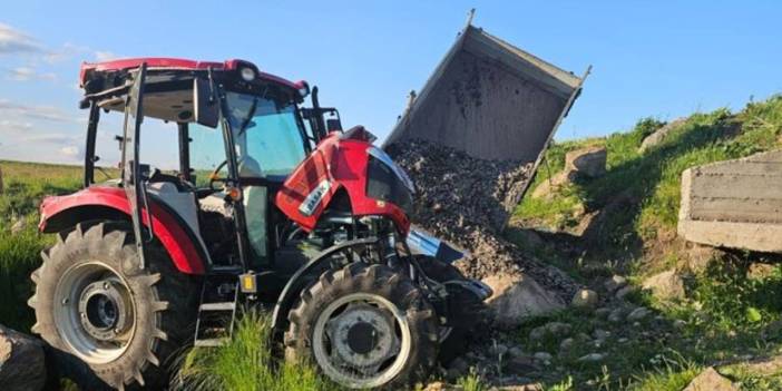 Kars’ta traktör şarampole devrildi. 1’i çocuk 2 yaralı