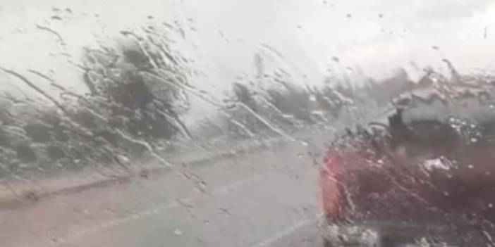 Elazığ'da şaşırtan hava: Temmuz ayında dolu ve sağanak yağdı