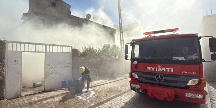 Diyarbakır'da panik anları: Ev yangını faciaya ramak bıraktı