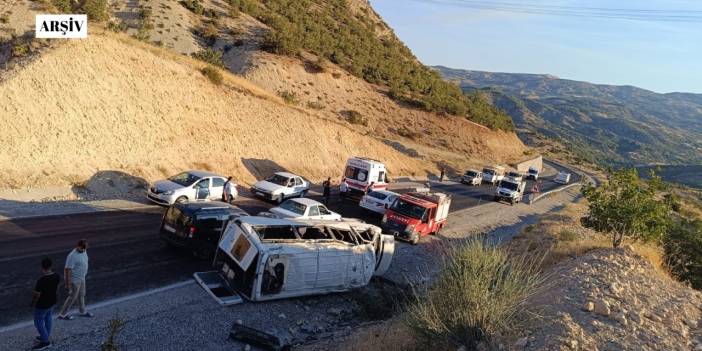 Diyarbakır'da minibüs devrildi: 1’i bebek 11 yaralı