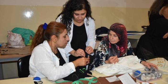 Gaziantepli kadınlar giyim kursuyla hem üretiyor hem kazanıyor