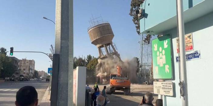 Şanlıurfa'da yarım asırlık su kulesi yıkıldı