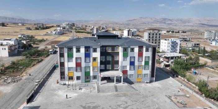 Depremden etkilenen Adıyaman’da okullar yenileniyor