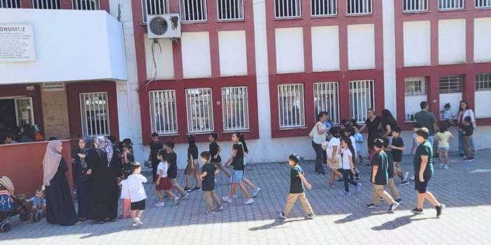 Diyarbakır’da ders zili çaldı: Veliler okul nöbetinde