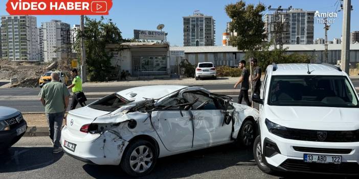 Diyarbakır’da trafik kazası: Asfalt paleti otomobili biçti