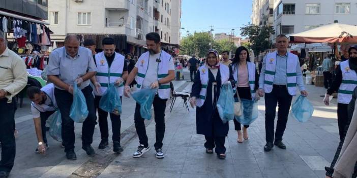 Diyarbakır’da AK Partili başkan temizlik kampanyasına katıldı