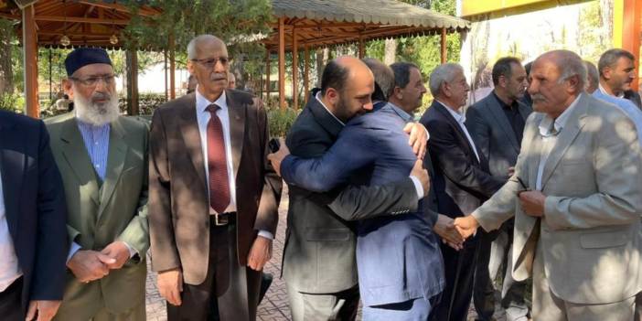 Bingöl’de barış sağlandı: İki aile kucaklaştı