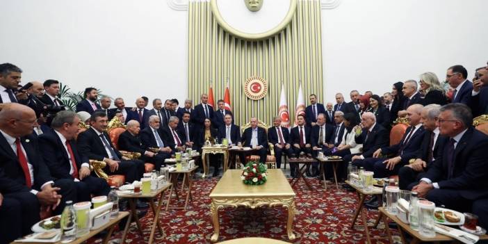 Bu fotoğraf rahatsız etti: DEM Parti’ye ağır eleştiri