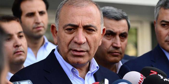 Gürsel Tekin’den manalı mesaj: Paranın önünde diz çökenler