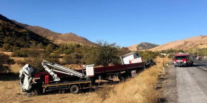 Bitlis’te tır ile hafif ticari araç çarpıştı: 2 yaralı